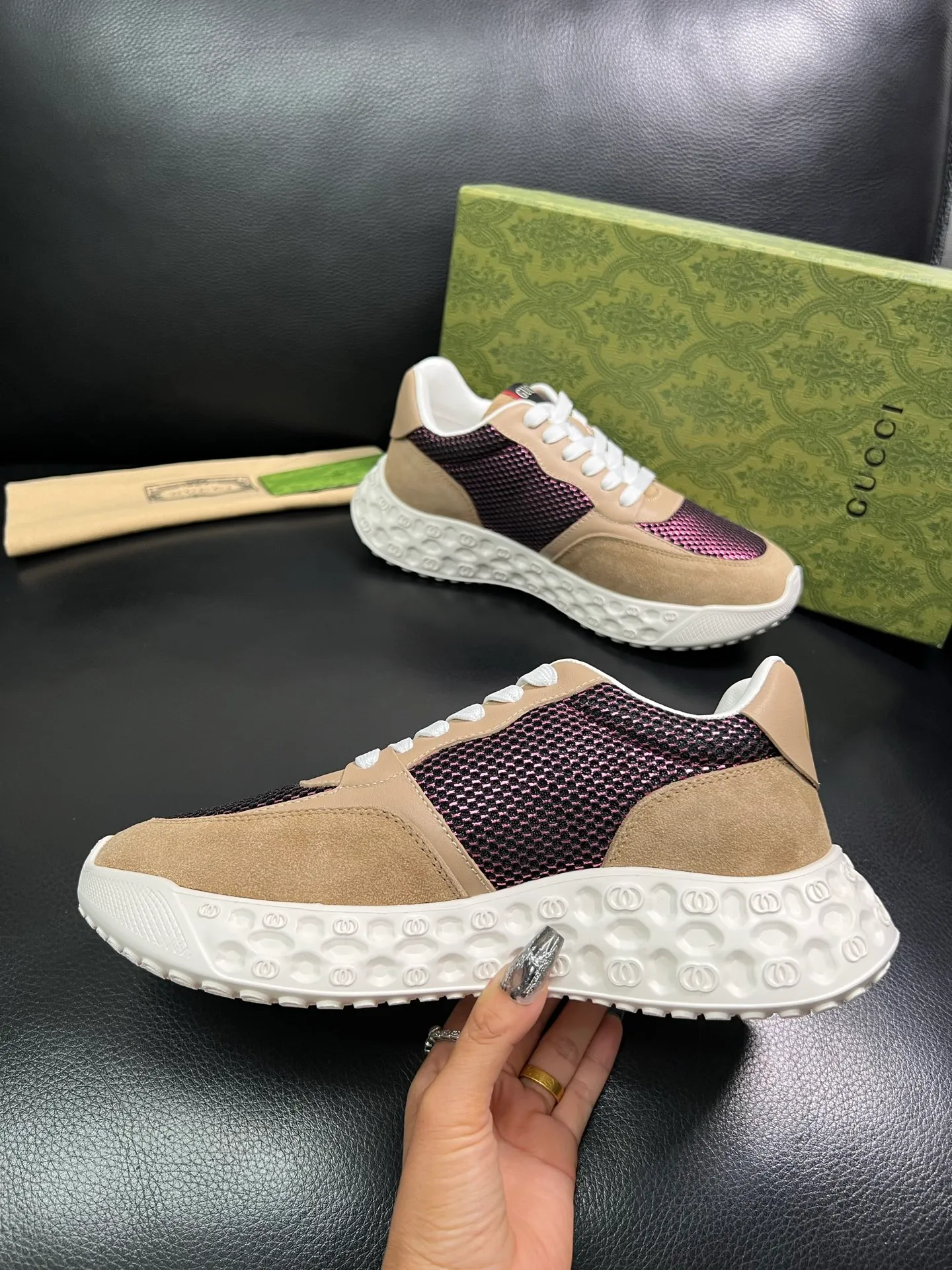 Men's shoes 💰780 Gucci top purchasing agency Gucci counter synchronization. Original factory configuration imported cowhide from Italy with mesh fabric, high-quality splicing and complex craftsmanship, imported cowhide lining, sole: original factory specially provided original sole super comfortable, original factory with single goods high quality, welcome to compare, code number 39-44 (customized 38 45) 85856